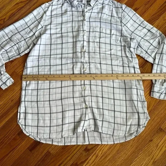 Plaid lightweight top - Picture 2 of 6
